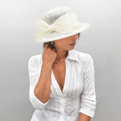 Women's hats, Narrow brimmed hat