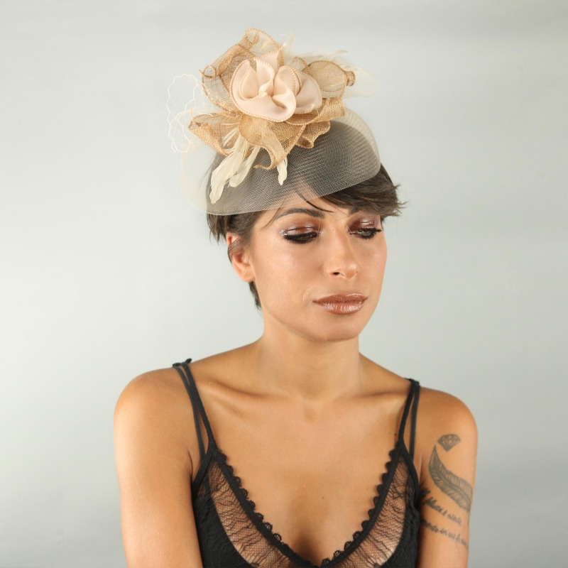 Triha - Fascinator elegante con veletta