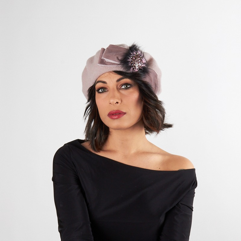 Woman beret hat with feathers | Complit